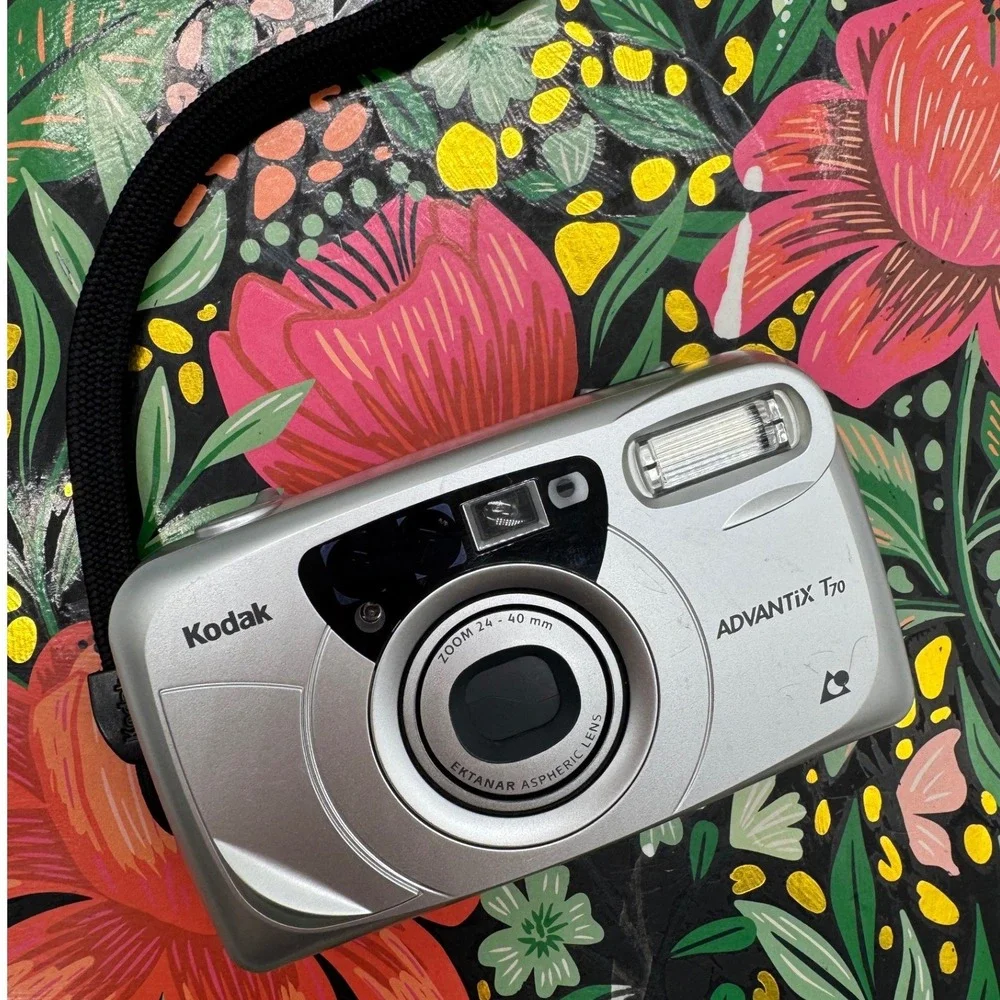 Kodak Advantix T70 APS Film Camera 24-40mm Zoom Silver with Samsonite Case